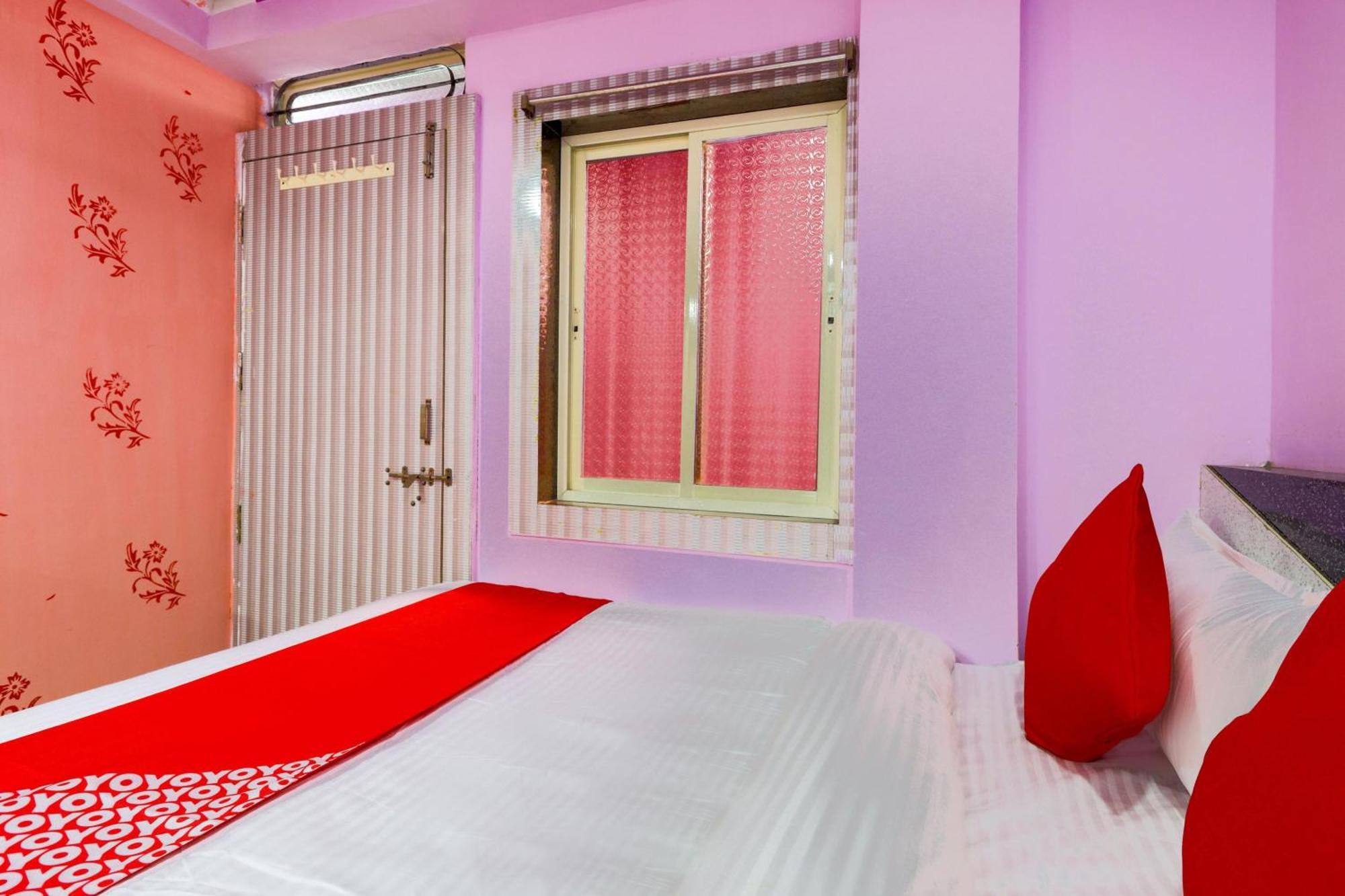 Oyo 45752 Hotel Sb Palace Godarpura Εξωτερικό φωτογραφία